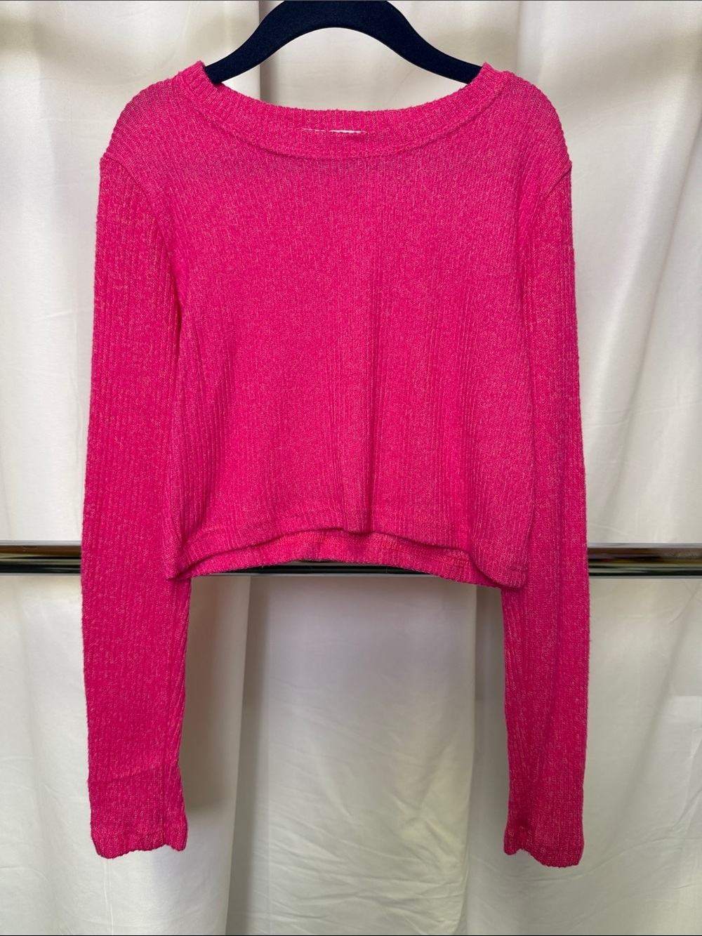sls apparel Girls' Ribbed Long Sleeve Crop Top in Hot Pink small
